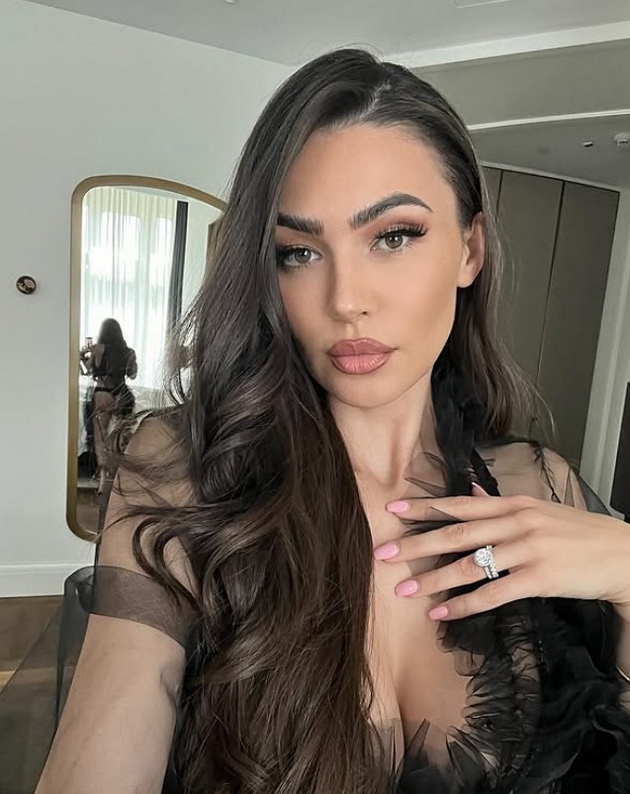 najpoznatata-srbinka-na-instagram-po-jelena-karleusha-ima-1-9-milioni-sledbenici-vodi-raskoshen-zhivoten-stil-foto-07.jpg