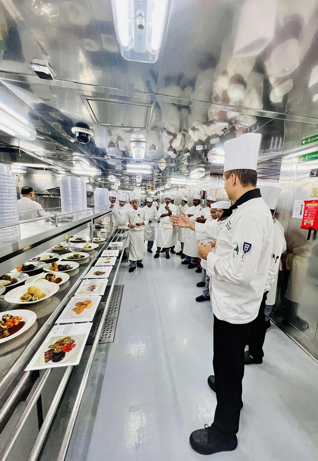 ohrigjani-napadnaa-skopjanka-shto-narachala-3-kjebapchinja-vo-restoran-gotvach-od-skopje-drsko-im-odgovori-002.jpg