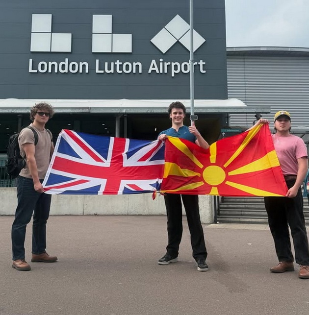 richard-od-london-se-preseli-vo-makedonija-letovo-izedov-mnogu-kjebapi-burek-obozhavam-a-gradam-kariera-na-jutujber-tuka-02.jpg