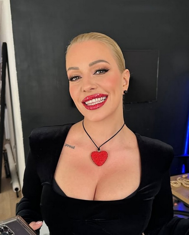 tamara-todevska-emotivna-golem-del-od-detstvoto-go-pominav-vo-ovaa-kukja-domot-na-baba-mi-pava-vo-srbija-02.jpg