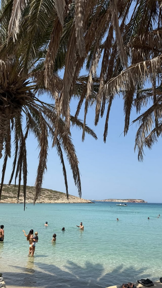 zherkata-na-zheljko-joksimovikj-e-privlechna-brineta-uzhiva-na-odmor-na-mikonos-foto-13_copy.jpg