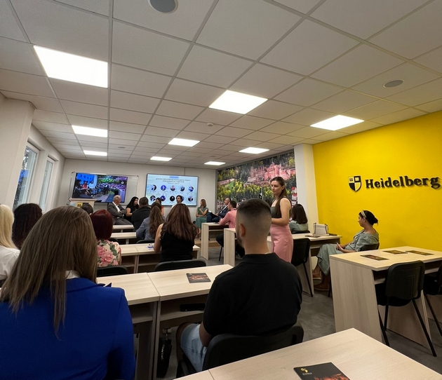 forumska-debata-na-hajdelberg-fakultet-dualnoto-obrazovanie-kako-most-megju-studentite-i-kompaniite-03.JPG