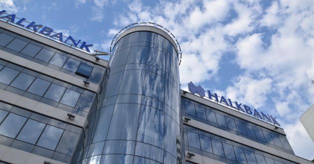 halkbank-so-donacija-na-kompjuterska-oprema-za-uchilishtata-i-instituciite-01.jpg