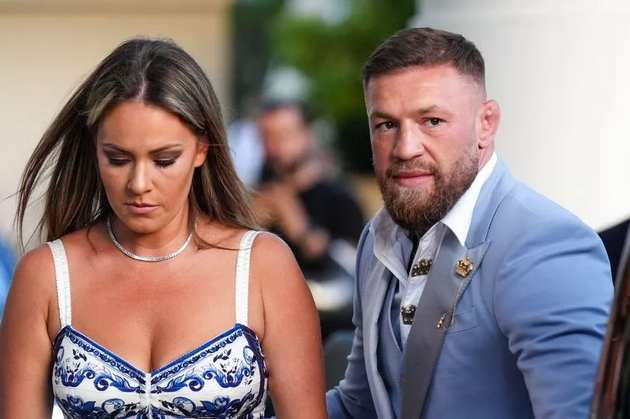ja-izneveruva-no-nema-da-go-ostavi-zoshto-soprugata-na-konor-mekgregor-gi-trpi-ponizhuvanjata-i-se-zhrtvuva-za-nego-08.JPG