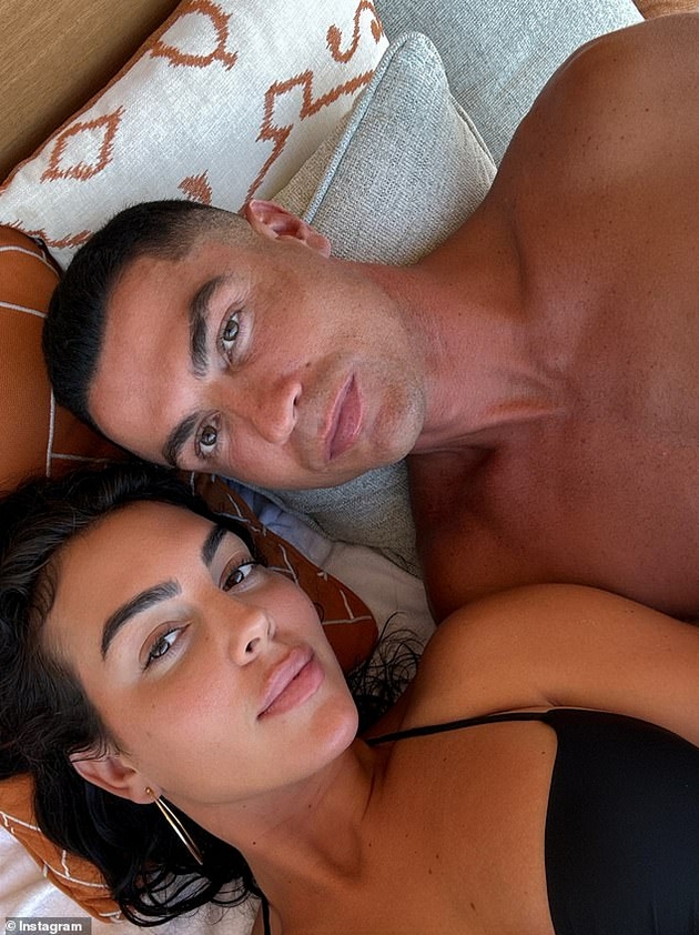 ronaldo-go-ukral-dizajnot-za-svrshenichkiot-prsten-na-dzhordzhina-od-loren-sanchez-ogromniot-dijamant-vredi-nad-2-milioni-dolari-04.JPG