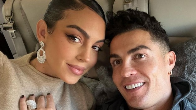 ronaldo-konechno-ja-zaprosi-dzhordzhina-so-ogromen-dijamantski-prrsten-da-vo-ovoj-i-site-moi-zhivoti-02.jpg