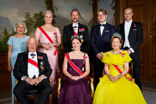 tatko-mu-bil-kriminalec-mu-se-zakanuvaat-10-godini-zatvor-koj-e-skandalozniot-vonbrachen-sin-na-norveshkata-princeza-11.JPG