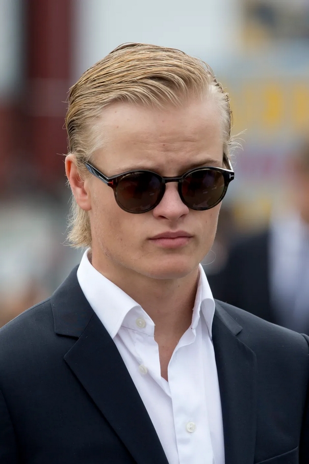tatko-mu-bil-kriminalec-mu-se-zakanuvaat-10-godini-zatvor-koj-e-skandalozniot-vonbrachen-sin-na-norveshkata-princeza-14.JPG