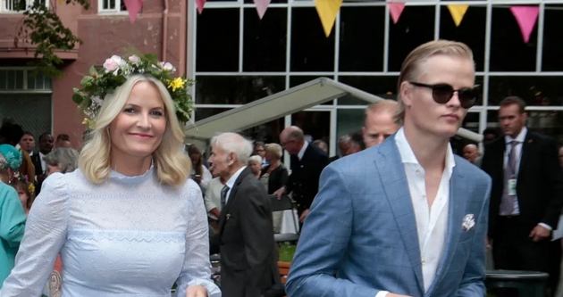 tatko-mu-bil-kriminalec-mu-se-zakanuvaat-10-godini-zatvor-koj-e-skandalozniot-vonbrachen-sin-na-norveshkata-princeza-15.JPG
