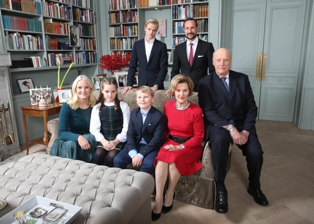 tatko-mu-bil-kriminalec-mu-se-zakanuvaat-10-godini-zatvor-koj-e-skandalozniot-vonbrachen-sin-na-norveshkata-princeza-9.JPG