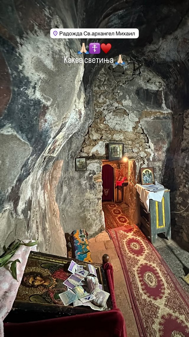 bivshiot-na-ceca-vo-ohrid-so-soprugata-i-bebeto-ja-poseti-i-peshternata-crkva-vo-radozhda-kakva-svetost-03.jpg