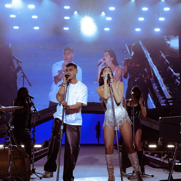 dua-lipa-nastapi-vo-prishtina-so-zgodniot-tatko-ispeaja-duet-i-ja-krenaa-publikata-na-noze-video-06.jpg