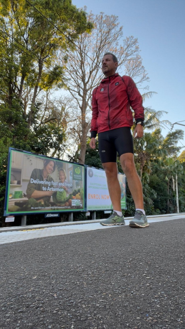 filip-popovski-go-istrcha-maratonot-vo-sidnej-2025-dozhivuvanje-e-da-trchash-zaedno-so-najdobrite-vo-svetot-03.jpg