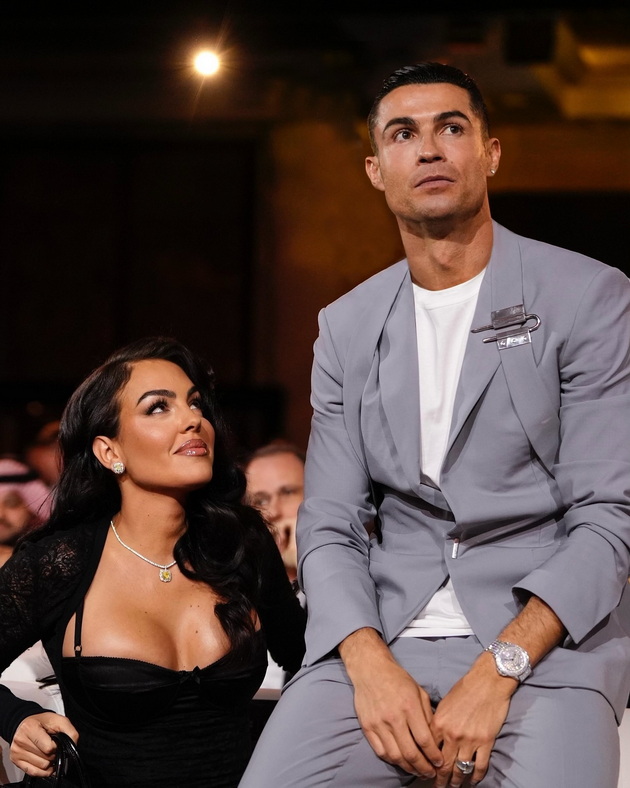 ja-chekashe-pred-rabota-so-bugatti-se-maskirashe-za-da-ja-odnese-vo-diznilend-kako-ronaldo-se-zhrtvuvashe-za-djordjina-na-pochetokot-03_1.jpg