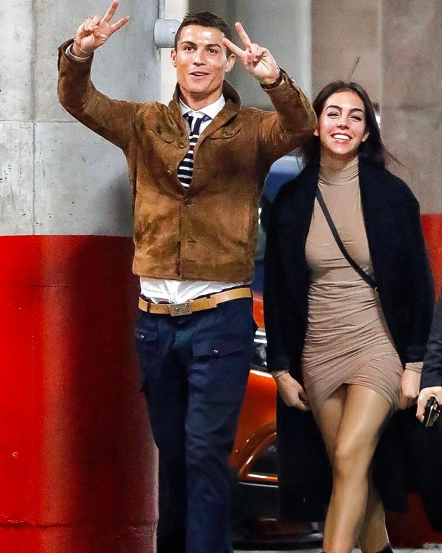 ja-chekashe-pred-rabota-so-bugatti-se-maskirashe-za-da-ja-odnese-vo-diznilend-kako-ronaldo-se-zhrtvuvashe-za-djordjina-na-pochetokot-06.jpg