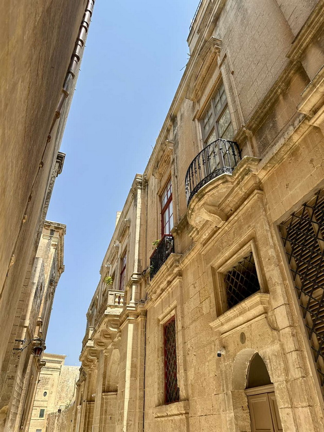 na-odmor-so-stefanija-krzheska-na-malta-ne-mi-se-dopadna-guzhvata-na-plazhite-lezhalki-se-do-30-gradot-birgu-me-voodushevi-04.jpg