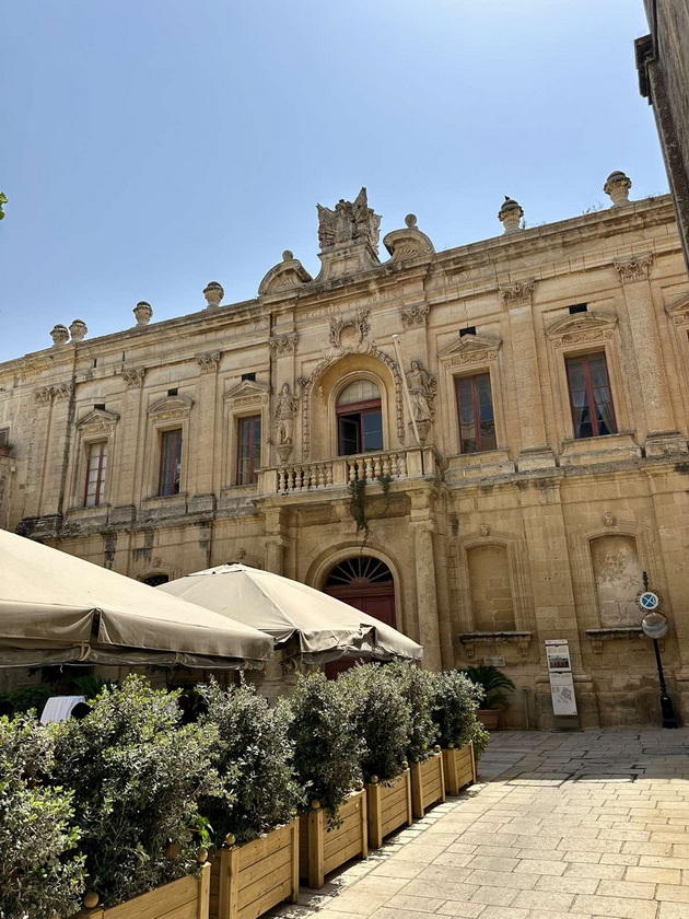 na-odmor-so-stefanija-krzheska-na-malta-ne-mi-se-dopadna-guzhvata-na-plazhite-lezhalki-se-do-30-gradot-birgu-me-voodushevi-05.jpg