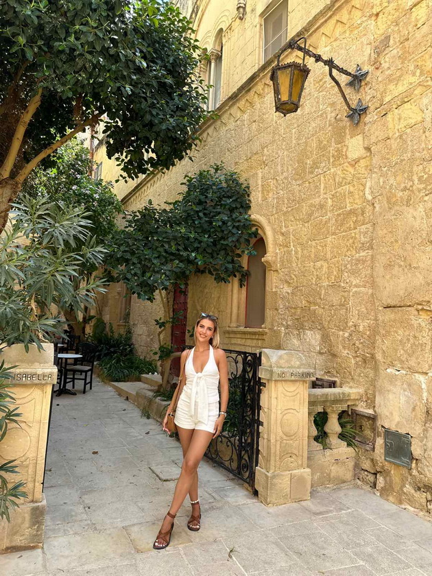 na-odmor-so-stefanija-krzheska-na-malta-ne-mi-se-dopadna-guzhvata-na-plazhite-lezhalki-se-do-30-gradot-birgu-me-voodushevi-12.jpg
