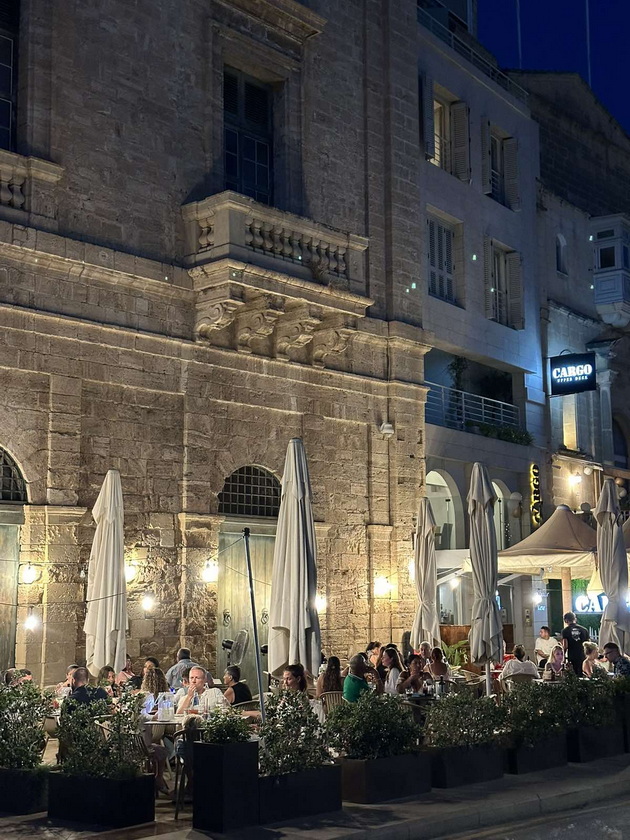 na-odmor-so-stefanija-krzheska-na-malta-ne-mi-se-dopadna-guzhvata-na-plazhite-lezhalki-se-do-30-gradot-birgu-me-voodushevi-28.jpg