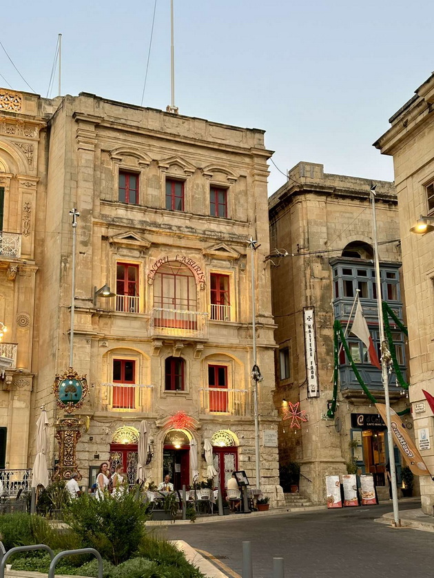 na-odmor-so-stefanija-krzheska-na-malta-ne-mi-se-dopadna-guzhvata-na-plazhite-lezhalki-se-do-30-gradot-birgu-me-voodushevi-33.jpg