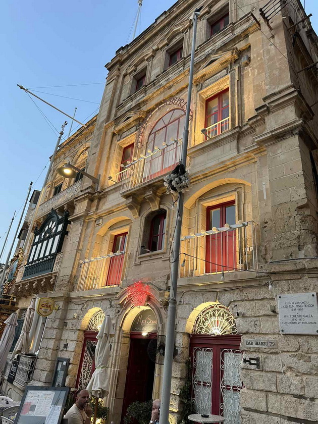 na-odmor-so-stefanija-krzheska-na-malta-ne-mi-se-dopadna-guzhvata-na-plazhite-lezhalki-se-do-30-gradot-birgu-me-voodushevi-35.jpg