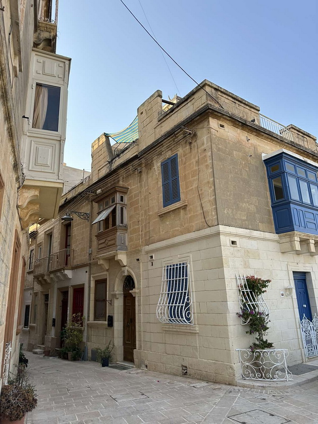 na-odmor-so-stefanija-krzheska-na-malta-ne-mi-se-dopadna-guzhvata-na-plazhite-lezhalki-se-do-30-gradot-birgu-me-voodushevi-38.jpg