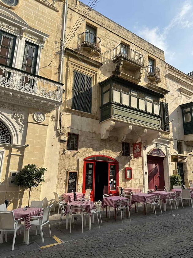 na-odmor-so-stefanija-krzheska-na-malta-ne-mi-se-dopadna-guzhvata-na-plazhite-lezhalki-se-do-30-gradot-birgu-me-voodushevi-50.jpg