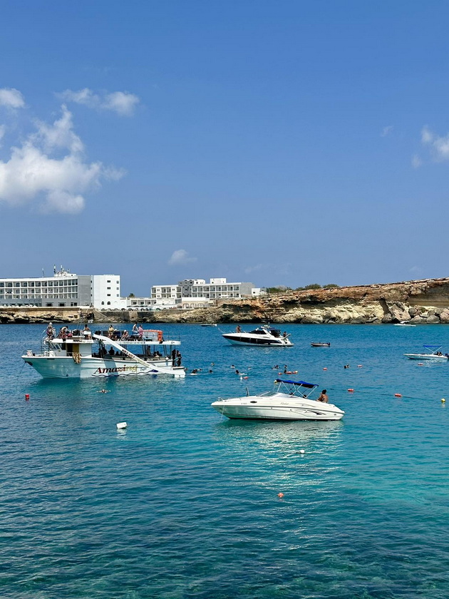 na-odmor-so-stefanija-krzheska-na-malta-ne-mi-se-dopadna-guzhvata-na-plazhite-lezhalki-se-do-30-gradot-birgu-me-voodushevi-65.jpg