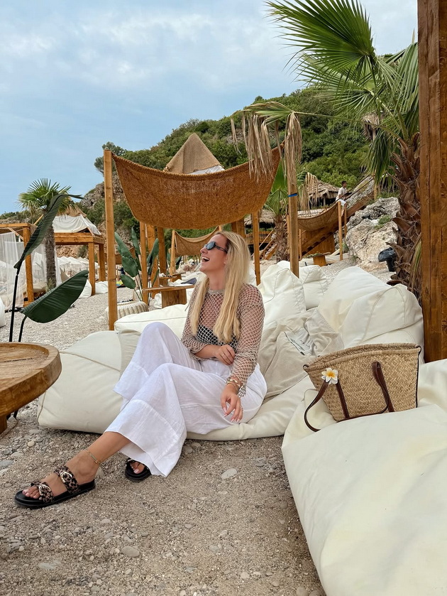 sandra-kirkov-voodushevena-od-plazha-vo-crna-gora-set-lezhalki-e-25-espreso-2-20-bich-barot-e-vo-boho-stil-05.jpg