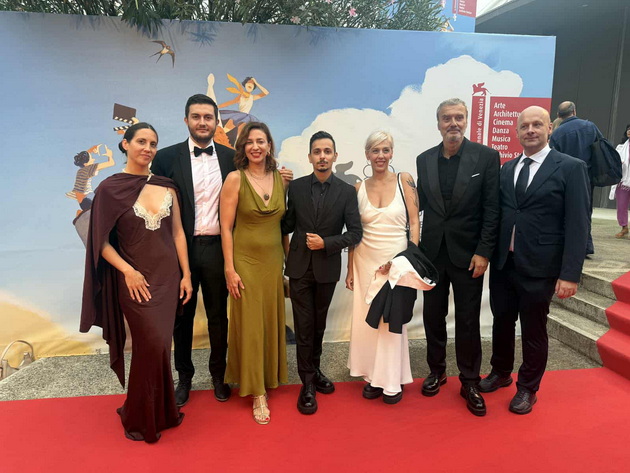 stoechki-ovacii-za-nikola-ristanovski-i-sestrite-mitevski-vo-venecija-filmot-za-majka-tereza-imashe-svetska-premiera-04.jpg