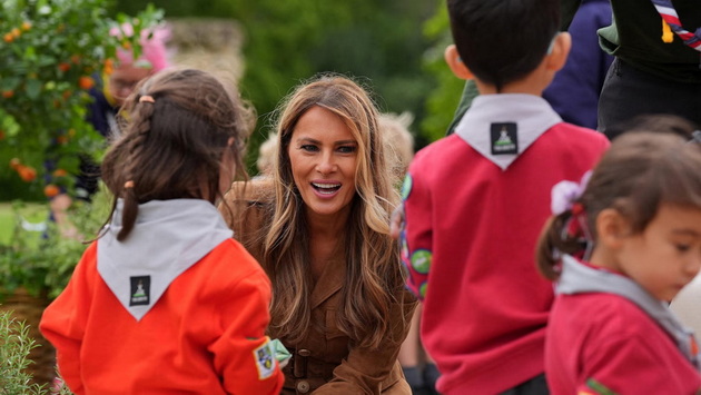 melanija-tramp-mrzne-vo-baletanki-kejt-midlton-vo-chizmi-dvete-dami-sami-na-druzhba-posrekjna-e-vo-kralskoto-semejstvo-14.jpg