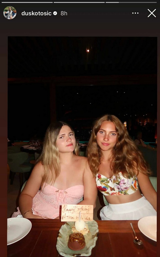 dushko-toshikj-im-go-proslavi-rodendenot-na-kjerkite-na-mikonos-dodeka-jelena-karleusha-e-na-snimanje-kako-chlen-od-zhirito-na-dzvezdite-na-pink-04.jpg