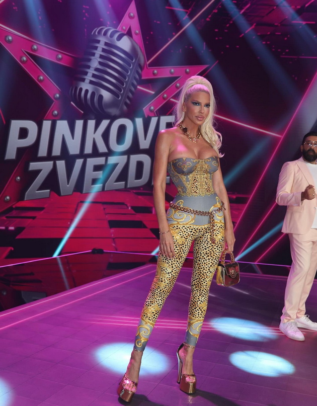 dushko-toshikj-im-go-proslavi-rodendenot-na-kjerkite-na-mikonos-dodeka-jelena-karleusha-e-na-snimanje-kako-chlen-od-zhirito-na-dzvezdite-na-pink-10.jpg