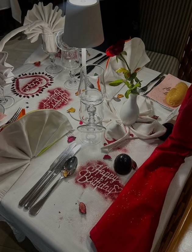 edna-od-najatraktivnite-makedonki-go-proslavi-rodendenot-so-romantichen-napis-na-masa-pa-parot-uzhivashe-na-odmor-foto-14.jpg