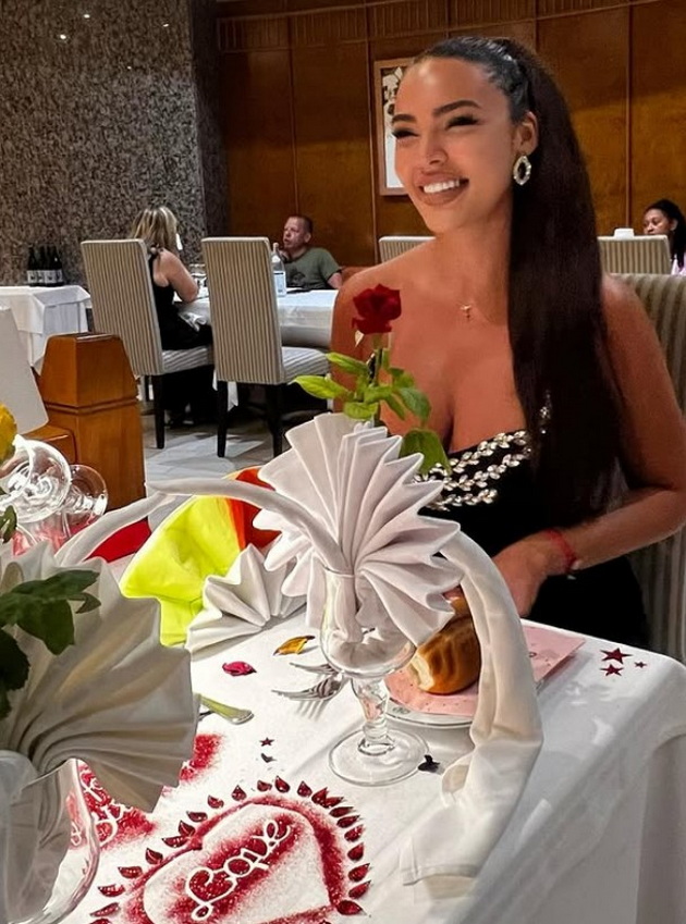 edna-od-najatraktivnite-makedonki-go-proslavi-rodendenot-so-romantichen-napis-na-masa-pa-parot-uzhivashe-na-odmor-foto-15.jpg