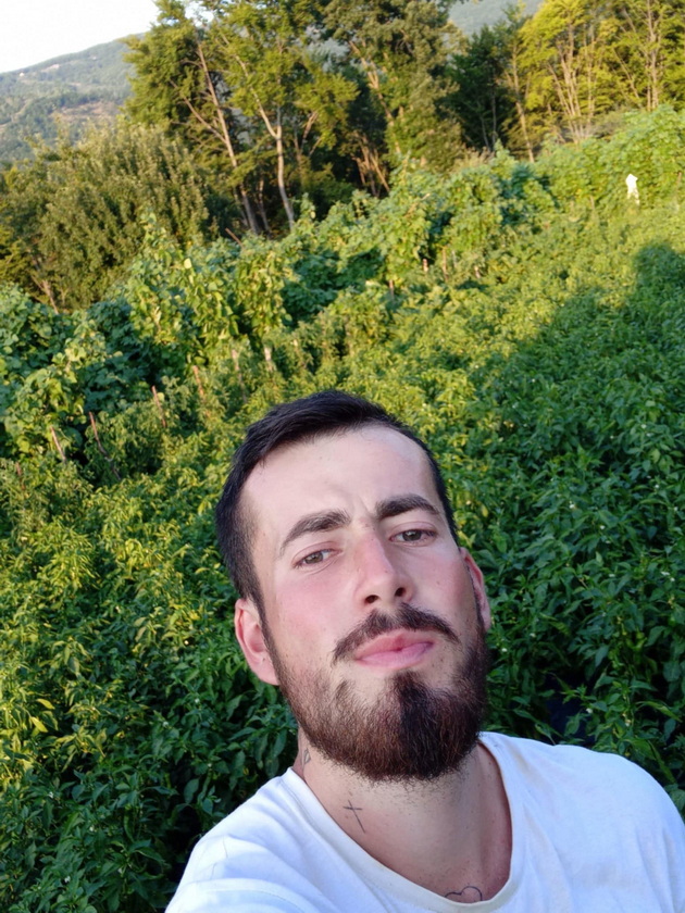 filip-mitovski-26-e-kozar-i-zemjodelec-imam-150-kozi-stanuvam-vo-6-chasot-nautro-za-da-gi-izmolzam-03.jpg