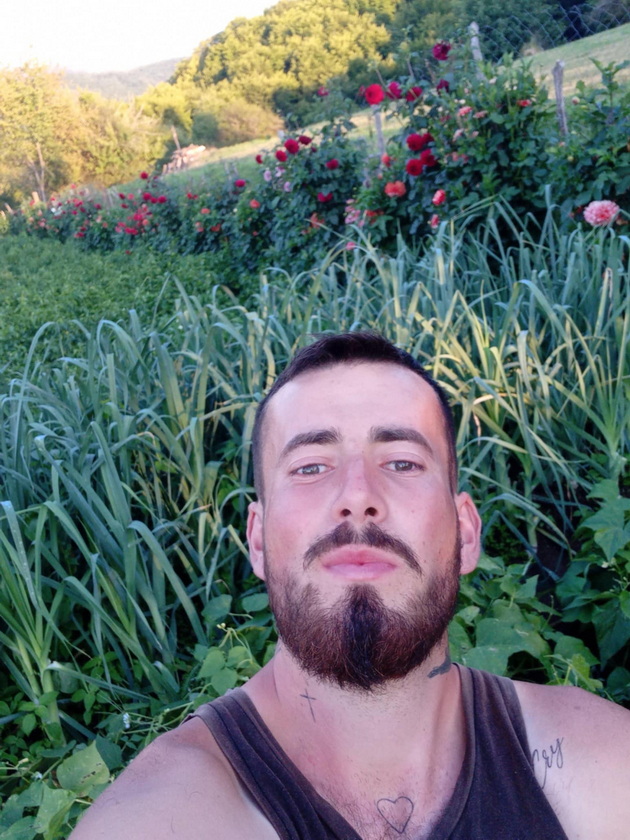 filip-mitovski-26-e-kozar-i-zemjodelec-imam-150-kozi-stanuvam-vo-6-chasot-nautro-za-da-gi-izmolzam-13.jpg