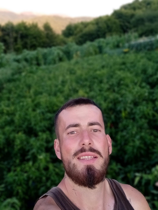 filip-mitovski-26-e-kozar-i-zemjodelec-imam-150-kozi-stanuvam-vo-6-chasot-nautro-za-da-gi-izmolzam-14.jpg