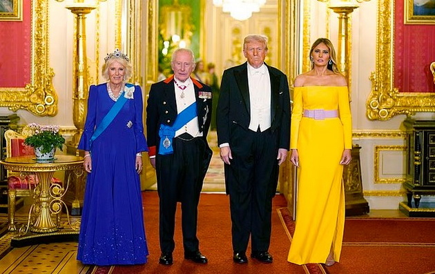 i-go-mrazam-fustanot-melanija-dominira-pokraj-donald-tramp-vo-hrabar-fustan-shto-gi-podeli-mislenjata-05.jpg