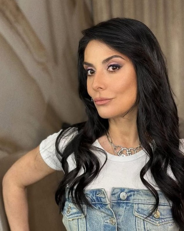 karolina-gocheva-45-i-zhivkica-kalenikova-47-bleskaat-vo-mladeshko-izdanie-pokraj-nivniot-drugar-dadar-06.jpg