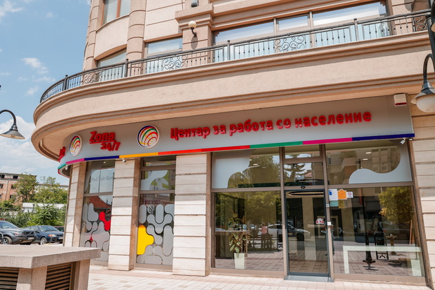 na-gosti-vo-edna-od-najubavite-bankarski-filijali-vo-skopje-poglednete-go-odblisku-noviot-centar-za-rabota-so-naselenie-na-prokredit-banka-06_copy.JPG