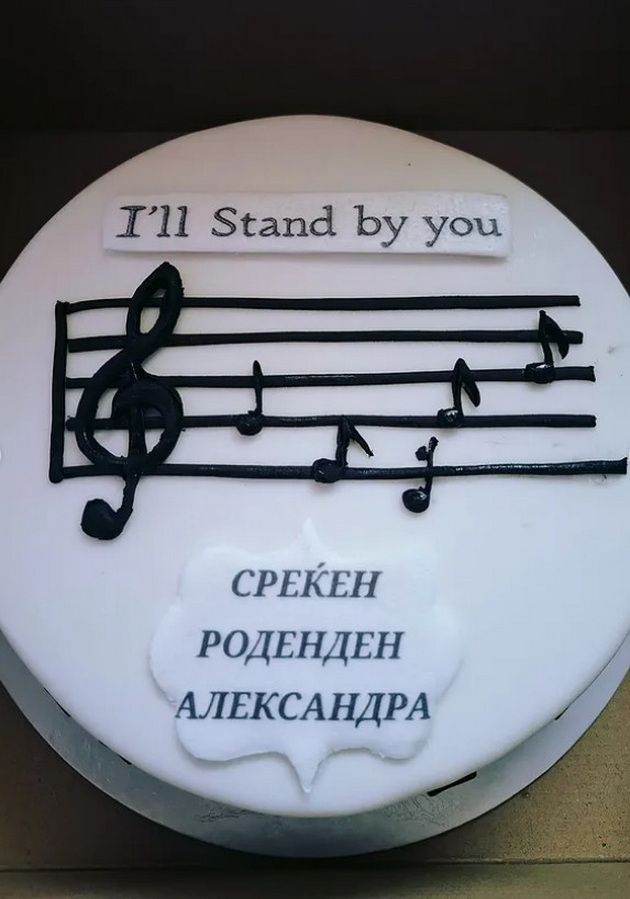 novinarkata-aleksandra-spirovska-proslavi-rodenden-so-kjerkite-od-brakot-so-pere-nokaut-i-torti-od-soprugot-kosharkar-05.jpg