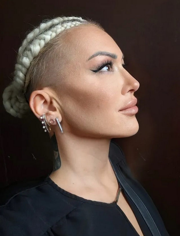 novinarkata-aleksandra-spirovska-proslavi-rodenden-so-kjerkite-od-brakot-so-pere-nokaut-i-torti-od-soprugot-kosharkar-09.jpg