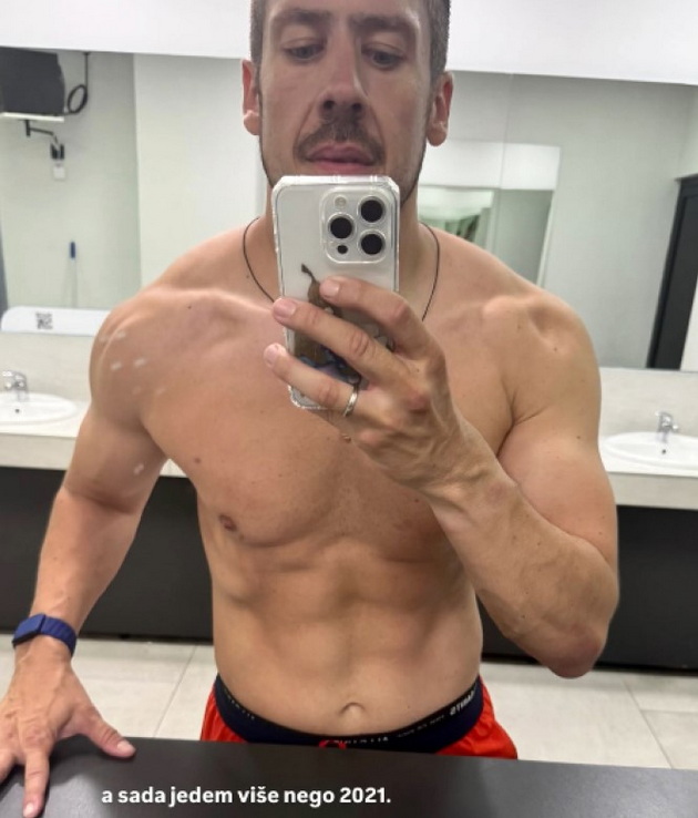 pejachot-nikola-rokvikj-40-nekogash-imashe-maka-so-kilogramite-denes-e-vo-fit-i-muskulesta-forma-09.jpg