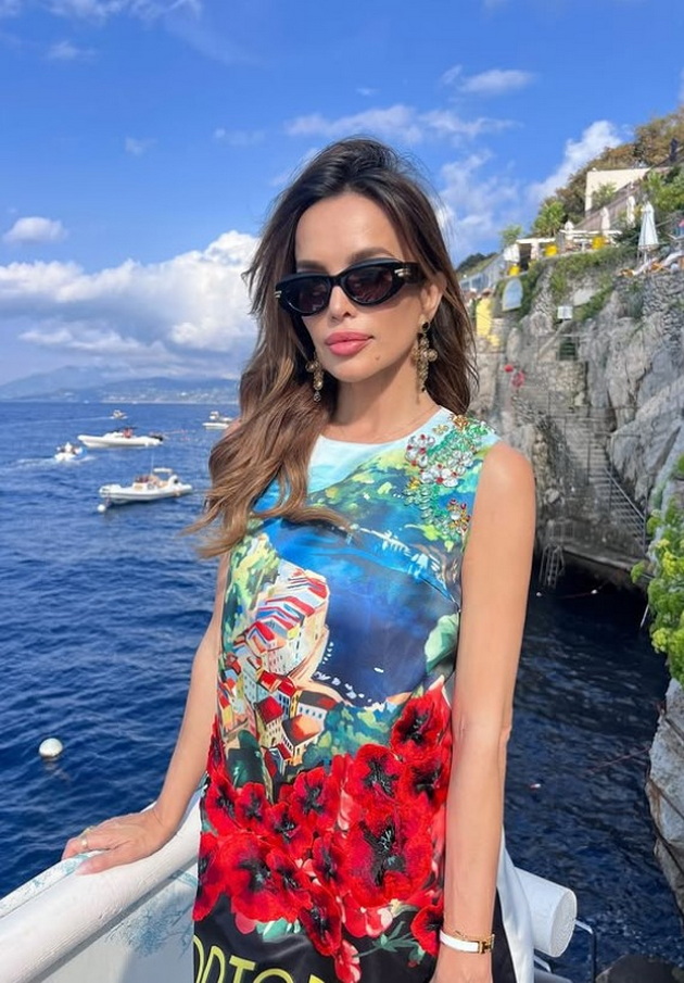severina-na-53-godini-bleska-vo-bikini-na-odmor-vo-italija-prosheta-i-vo-sovrshen-fustan-04.jpg