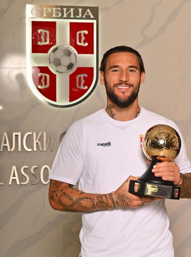 trikot-na-anastasija-razhnatovikj-so-koj-simnuva-kilogrami-koe-im-e-novoto-omileno-drushtvo-so-nemanja-gudelj-12.jpg
