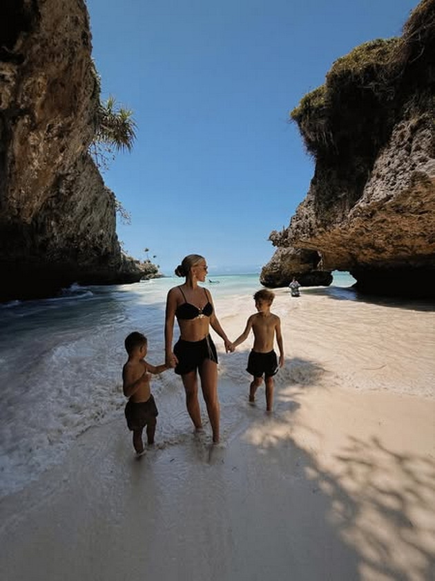 tuna-sejdi-uzhiva-na-zanzibar-na-odmor-so-decata-gali-zhelki-odi-na-spektakularni-plazhi-foto-03.jpg