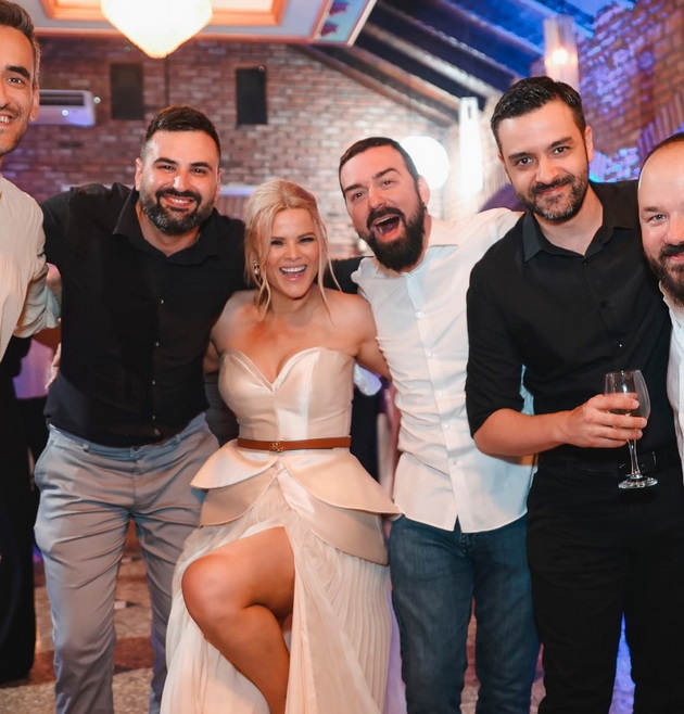 verica-donev-presrekjna-do-dino-merlin-tamara-todevska-na-motocikl-so-dechkoto-shto-pravat-makedonskite-dzvezdi-denovive-06_1.jpg