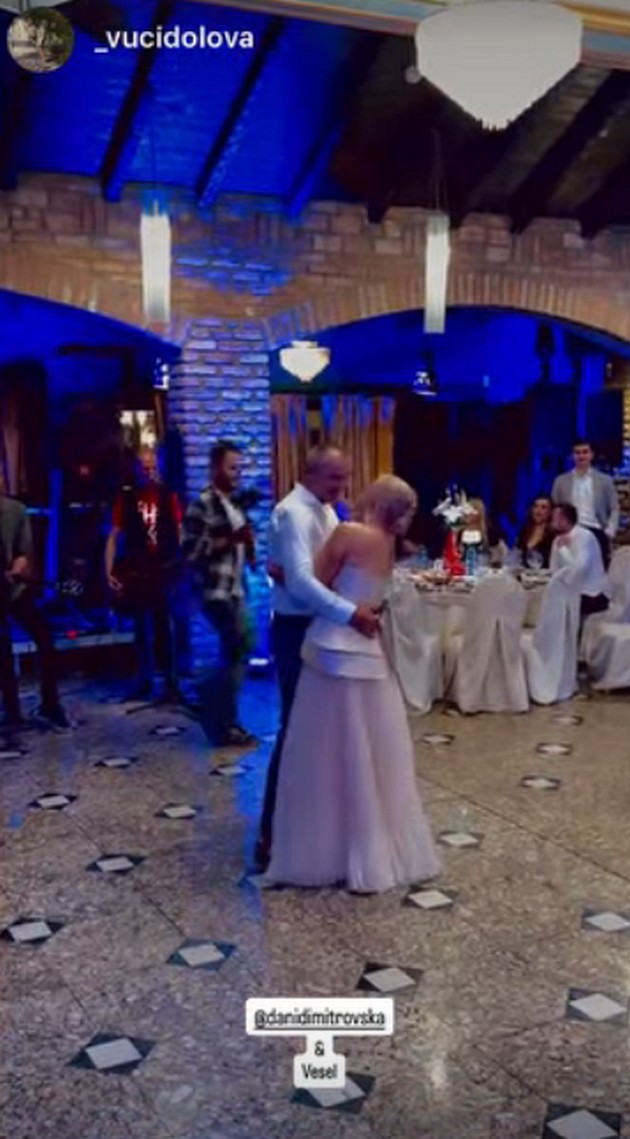 dani-dimitrovska-i-sakaniot-goran-napravija-svadba-pejachkata-blesna-vo-unikatna-venchanica-soprugot-vo-polezherno-izdanie-foto-04.jpg