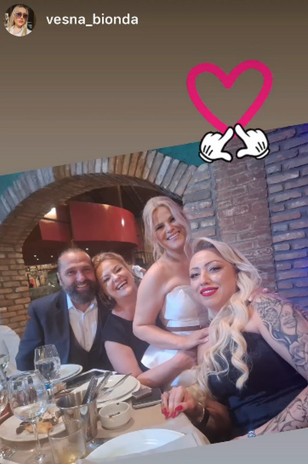 dani-dimitrovska-i-sakaniot-goran-napravija-svadba-pejachkata-blesna-vo-unikatna-venchanica-soprugot-vo-polezherno-izdanie-foto-22.jpg